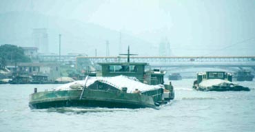 Traffic on the Grand Canal